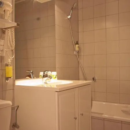 Winzenberg ホテル 2*